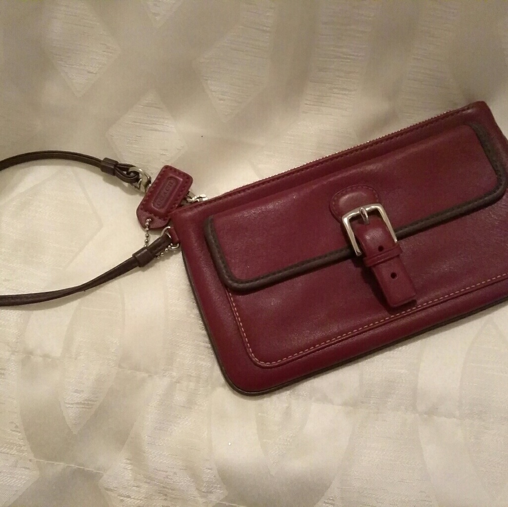 COACH BURGANDY ZIPPERED CLUTCH